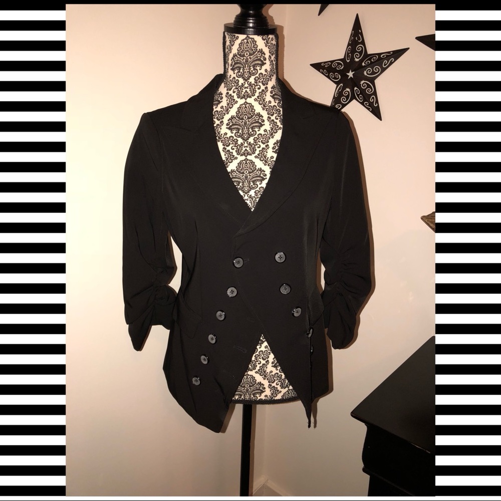 Super cute blazer!